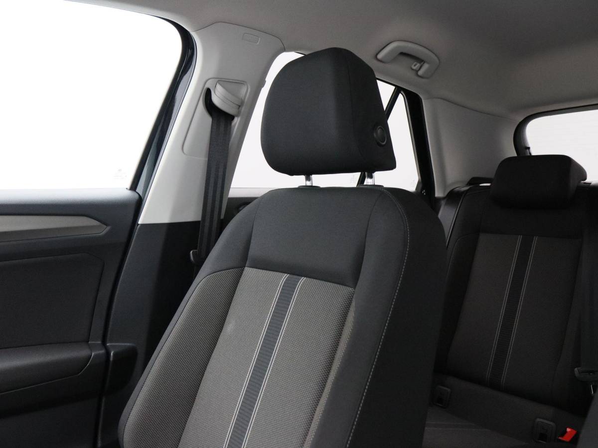 Volkswagen T-Roc Volkswagen T-Roc 1.5 TSi 150 Pk Automaat Style Business | Adaptive Cruise Control | Elektrische Achterklep | Navigatie | Trekhaak | Stoelverwarming | 17 Inch