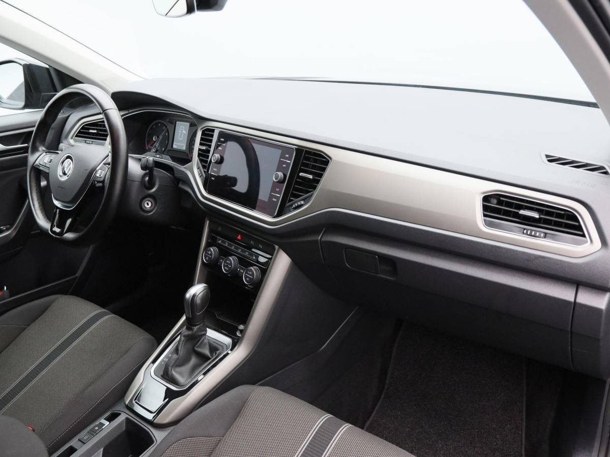 Volkswagen T-Roc Volkswagen T-Roc 1.5 TSi 150 Pk Automaat Style Business | Adaptive Cruise Control | Elektrische Achterklep | Navigatie | Trekhaak | Stoelverwarming | 17 Inch