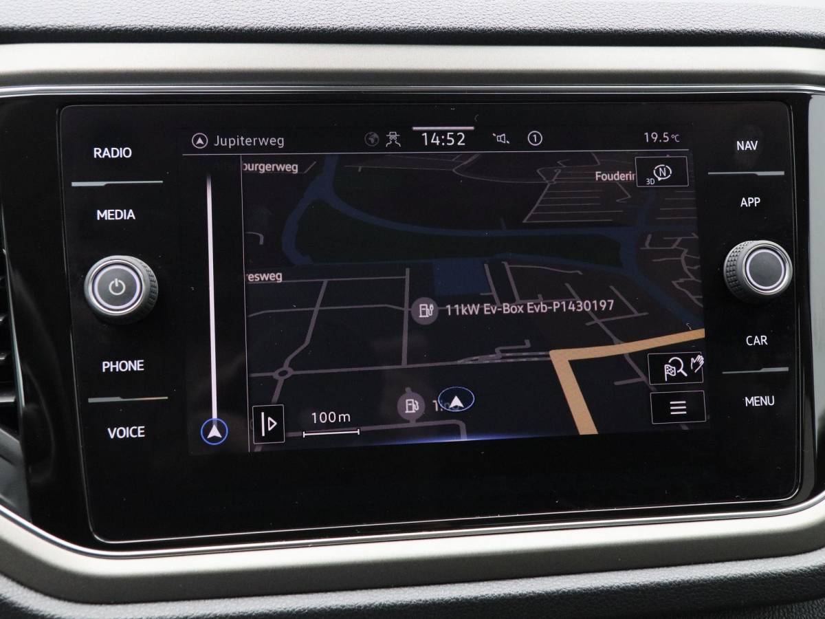 Volkswagen T-Roc Volkswagen T-Roc 1.5 TSi 150 Pk Automaat Style Business | Adaptive Cruise Control | Elektrische Achterklep | Navigatie | Trekhaak | Stoelverwarming | 17 Inch