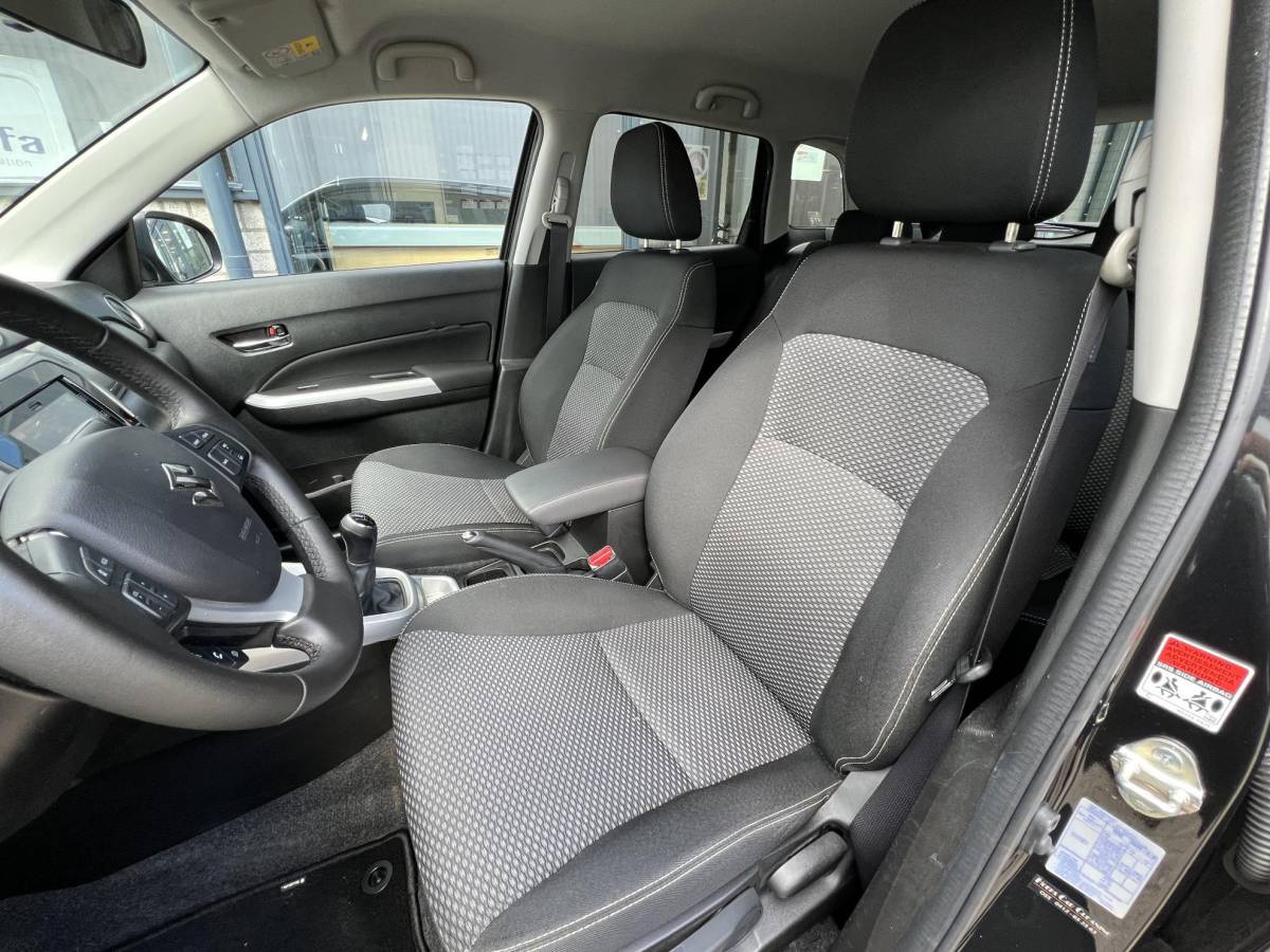 Suzuki Vitara Suzuki Vitara 1.6 Rhino Tekhaak / navigatie