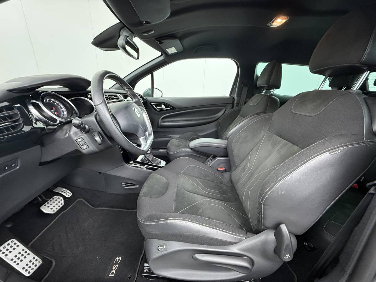 DS DS 3 DS 3 1.2 PureTech Givenchy Le MakeUp – Automaat – Achteruitrijcamera – Navigatie – Airconditioning