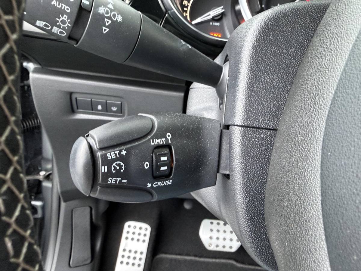 DS DS 3 DS 3 1.2 PureTech Givenchy Le MakeUp – Automaat – Achteruitrijcamera – Navigatie – Airconditioning