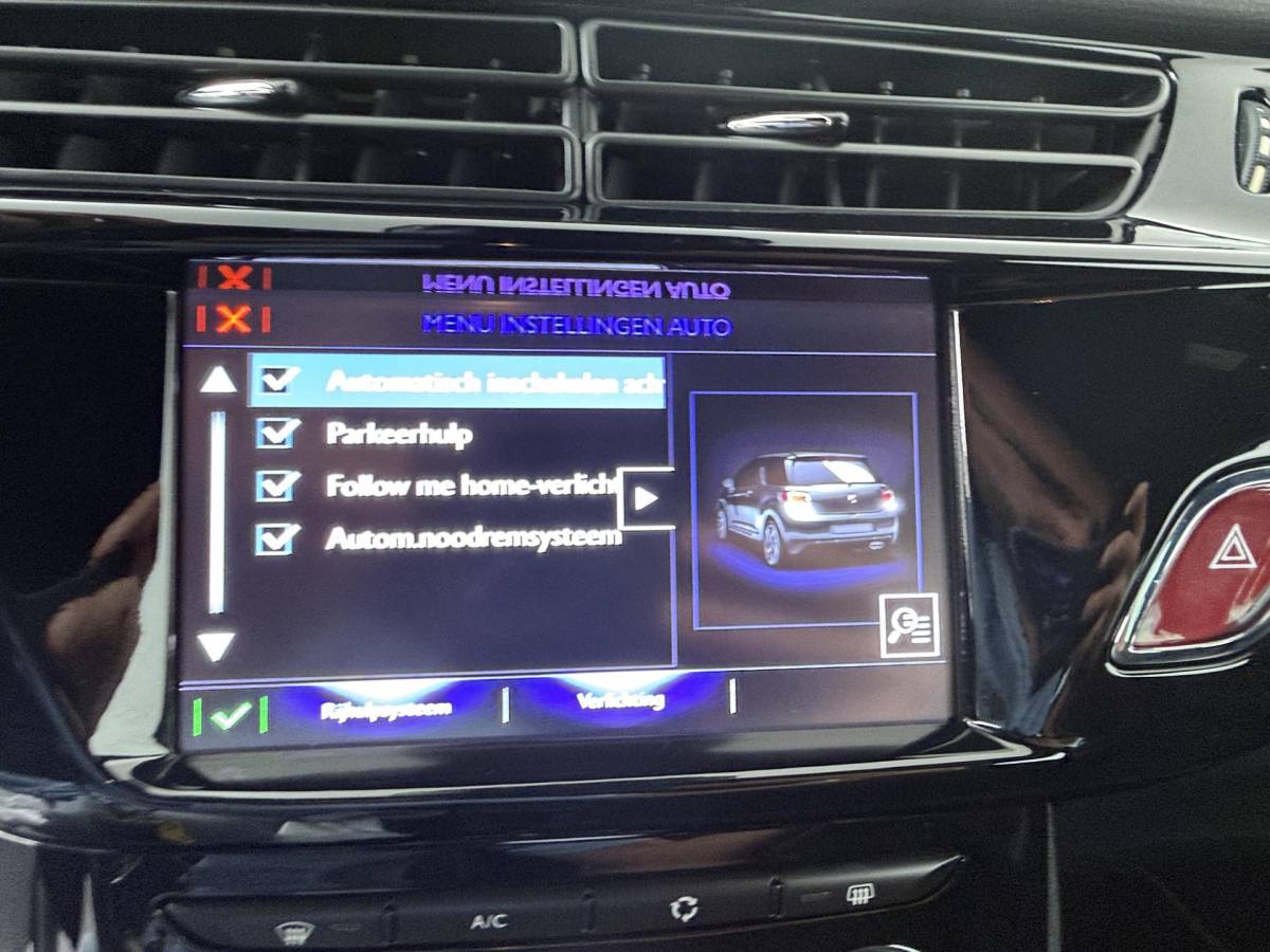 DS DS 3 DS 3 1.2 PureTech Givenchy Le MakeUp – Automaat – Achteruitrijcamera – Navigatie – Airconditioning