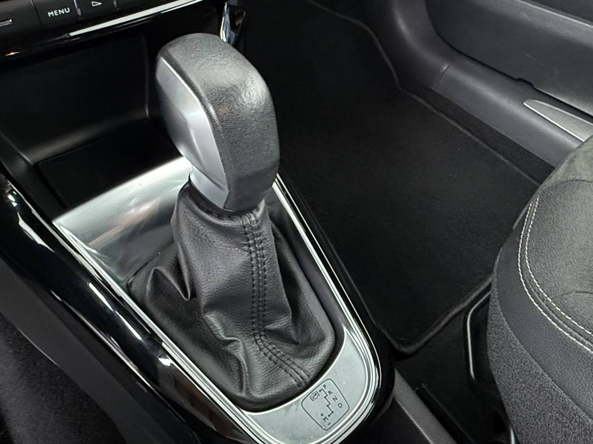 DS DS 3 DS 3 1.2 PureTech Givenchy Le MakeUp – Automaat – Achteruitrijcamera – Navigatie – Airconditioning