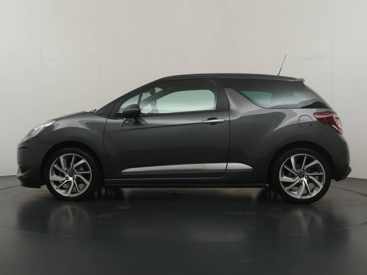 DS DS 3 DS 3 1.2 PureTech Givenchy Le MakeUp – Automaat – Achteruitrijcamera – Navigatie – Airconditioning