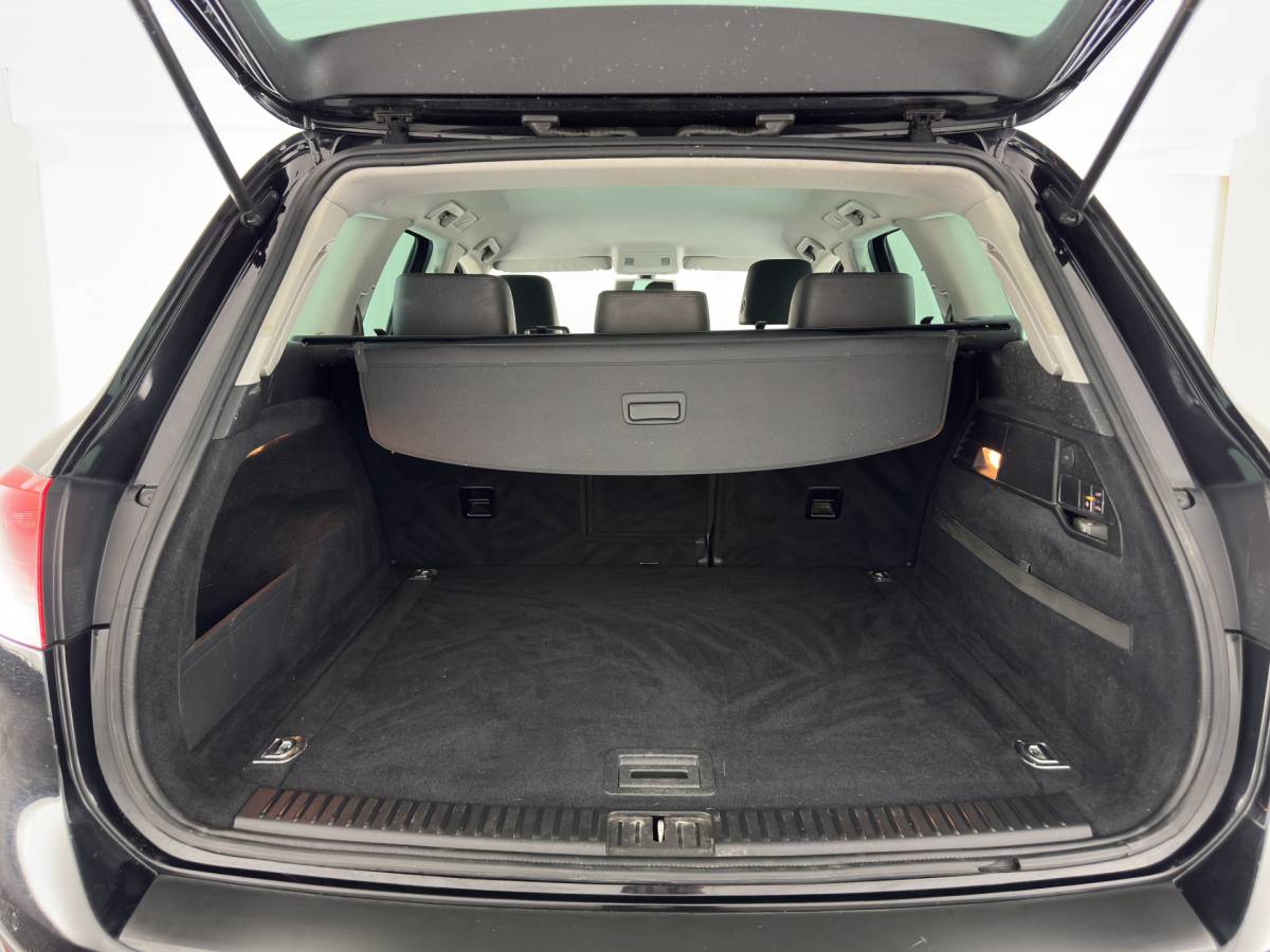 Volkswagen Touareg Volkswagen Touareg 3.0 TDI Highline Aut. *LEATHER | XENON | HEATED-COMFORTSEATS | NAVI-FULLMAP | PRIVACY-GLASS | SHIFT-PADDLES | ECC | PDC | CRUISE | TOWBAR | 20”ALU*