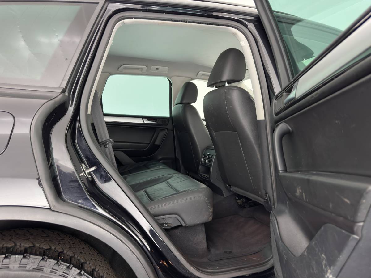 Volkswagen Touareg Volkswagen Touareg 3.0 TDI Highline Aut. *LEATHER | XENON | HEATED-COMFORTSEATS | NAVI-FULLMAP | PRIVACY-GLASS | SHIFT-PADDLES | ECC | PDC | CRUISE | TOWBAR | 20”ALU*