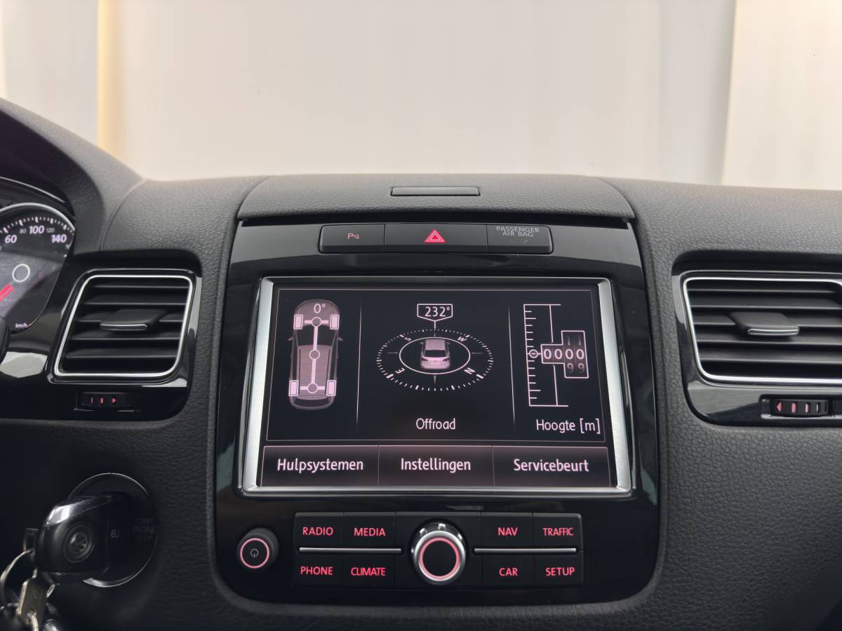 Volkswagen Touareg Volkswagen Touareg 3.0 TDI Highline Aut. *LEATHER | XENON | HEATED-COMFORTSEATS | NAVI-FULLMAP | PRIVACY-GLASS | SHIFT-PADDLES | ECC | PDC | CRUISE | TOWBAR | 20”ALU*