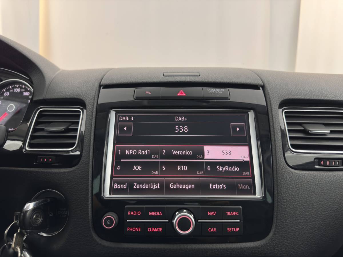 Volkswagen Touareg Volkswagen Touareg 3.0 TDI Highline Aut. *LEATHER | XENON | HEATED-COMFORTSEATS | NAVI-FULLMAP | PRIVACY-GLASS | SHIFT-PADDLES | ECC | PDC | CRUISE | TOWBAR | 20”ALU*