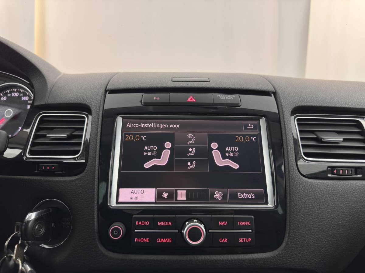 Volkswagen Touareg Volkswagen Touareg 3.0 TDI Highline Aut. *LEATHER | XENON | HEATED-COMFORTSEATS | NAVI-FULLMAP | PRIVACY-GLASS | SHIFT-PADDLES | ECC | PDC | CRUISE | TOWBAR | 20”ALU*