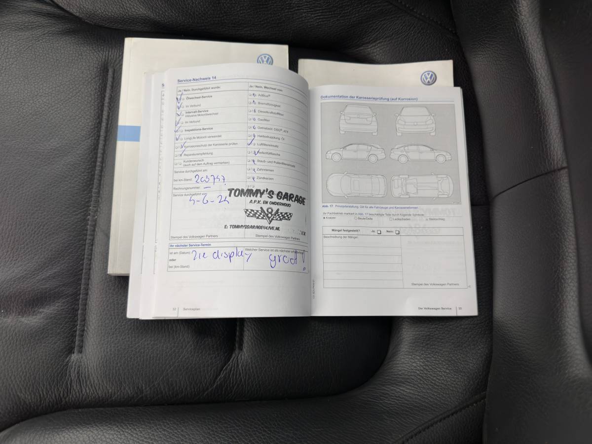 Volkswagen Touareg Volkswagen Touareg 3.0 TDI Highline Aut. *LEATHER | XENON | HEATED-COMFORTSEATS | NAVI-FULLMAP | PRIVACY-GLASS | SHIFT-PADDLES | ECC | PDC | CRUISE | TOWBAR | 20”ALU*