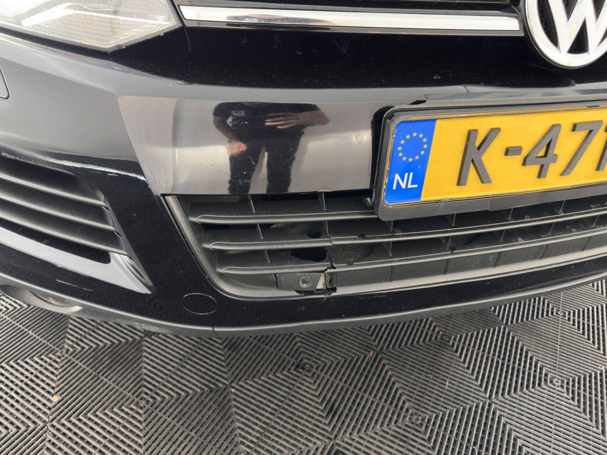 Volkswagen Touareg Volkswagen Touareg 3.0 TDI Highline Aut. *LEATHER | XENON | HEATED-COMFORTSEATS | NAVI-FULLMAP | PRIVACY-GLASS | SHIFT-PADDLES | ECC | PDC | CRUISE | TOWBAR | 20”ALU*