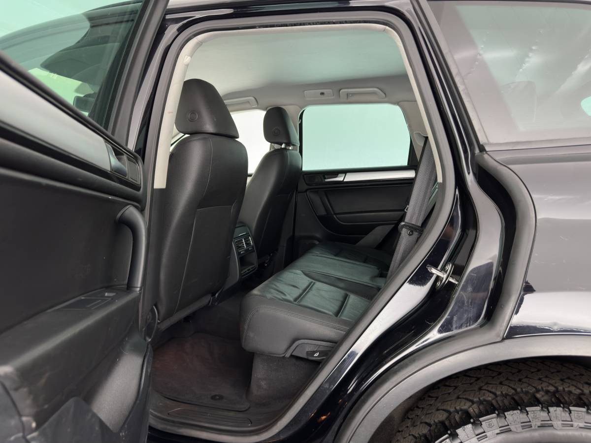 Volkswagen Touareg Volkswagen Touareg 3.0 TDI Highline Aut. *LEATHER | XENON | HEATED-COMFORTSEATS | NAVI-FULLMAP | PRIVACY-GLASS | SHIFT-PADDLES | ECC | PDC | CRUISE | TOWBAR | 20”ALU*