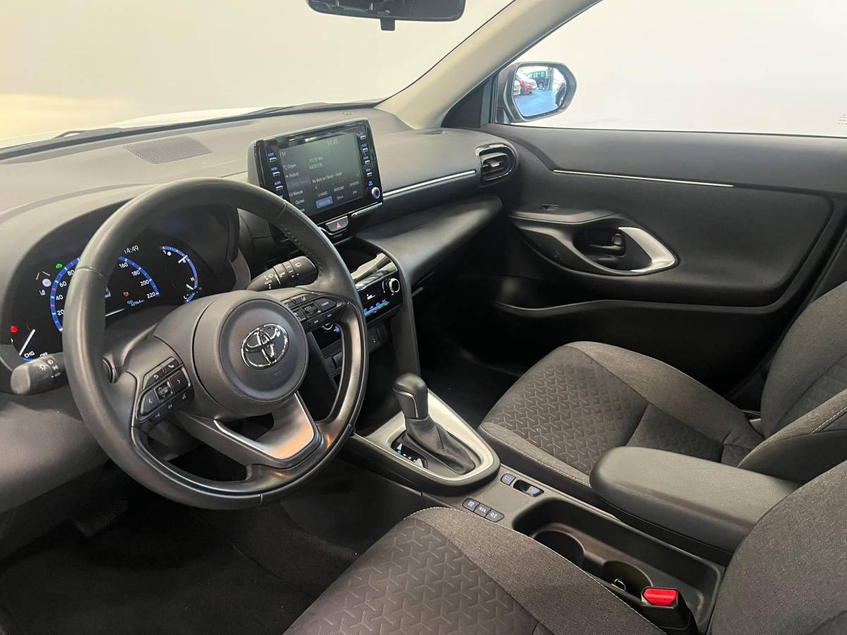 Toyota Yaris Cross Toyota Yaris Cross 1.5 Hybrid Business Navigatie Apple Carplay Android Auto Camera Parkeerhulp Adaptive Cruise Control Climate Control Lichtmetalen velgen