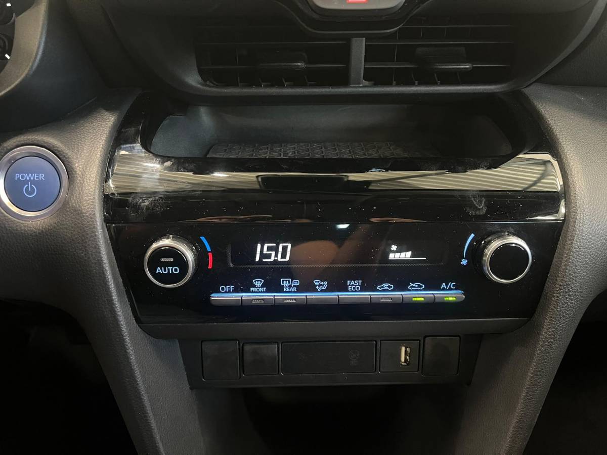 Toyota Yaris Cross Toyota Yaris Cross 1.5 Hybrid Business Navigatie Apple Carplay Android Auto Camera Parkeerhulp Adaptive Cruise Control Climate Control Lichtmetalen velgen