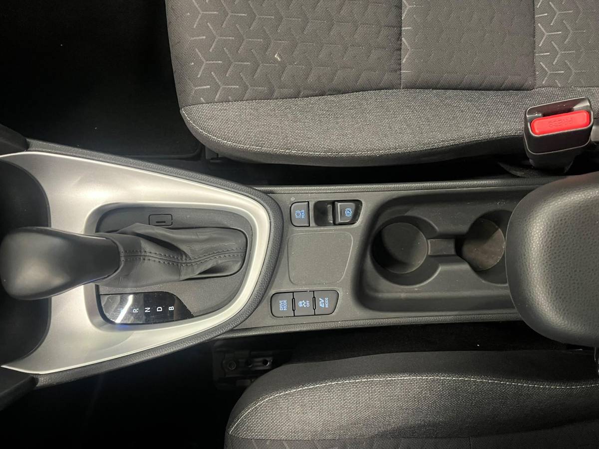 Toyota Yaris Cross Toyota Yaris Cross 1.5 Hybrid Business Navigatie Apple Carplay Android Auto Camera Parkeerhulp Adaptive Cruise Control Climate Control Lichtmetalen velgen