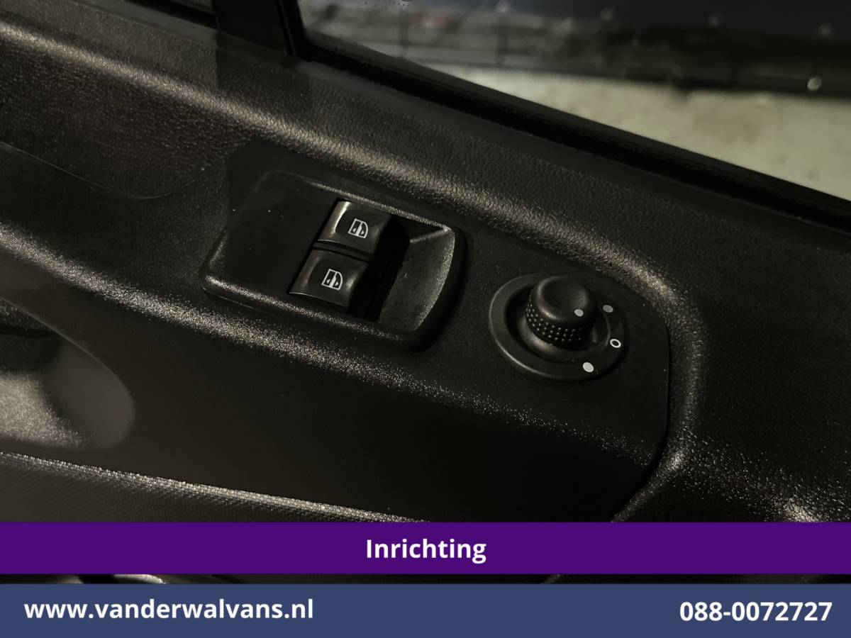 Renault Trafic Renault Trafic 1.6 dCi L1H1 Inrichting Euro6 Airco | Navigatie | LED | Cruisecontrol | Trekhaak Stoelverwarming, Parkeersensoren, Bijrijdersbank