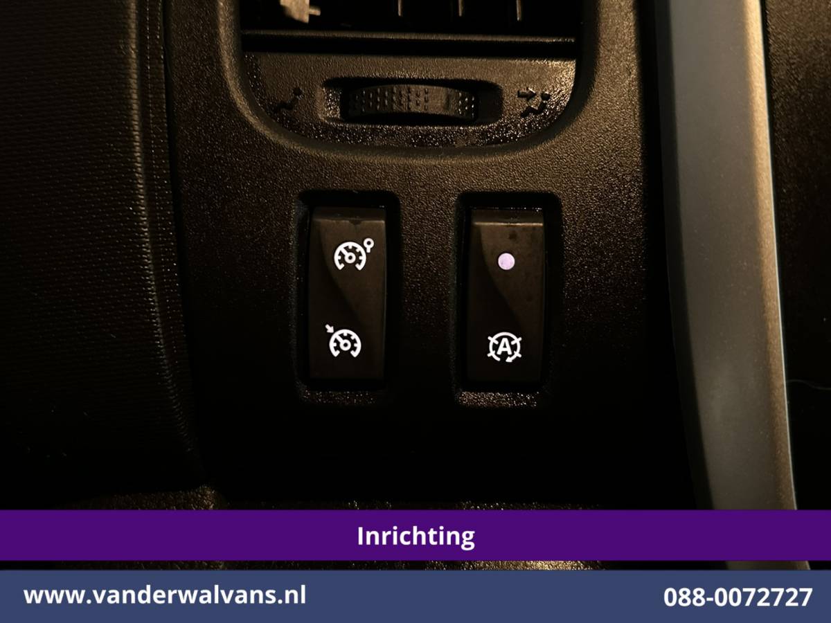 Renault Trafic Renault Trafic 1.6 dCi L1H1 Inrichting Euro6 Airco | Navigatie | LED | Cruisecontrol | Trekhaak Stoelverwarming, Parkeersensoren, Bijrijdersbank