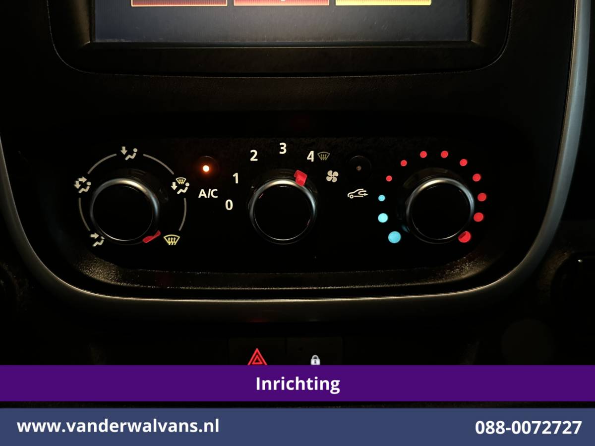 Renault Trafic Renault Trafic 1.6 dCi L1H1 Inrichting Euro6 Airco | Navigatie | LED | Cruisecontrol | Trekhaak Stoelverwarming, Parkeersensoren, Bijrijdersbank