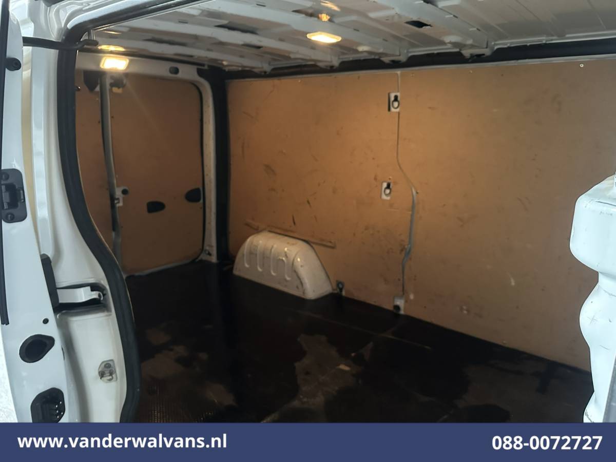 Renault Trafic Renault Trafic 2.0 dCi 131pk L2H1 Euro6 Airco | Navigatie | Camera | LED | Cruisecontrol Parkeersensoren, Bijrijdersbank