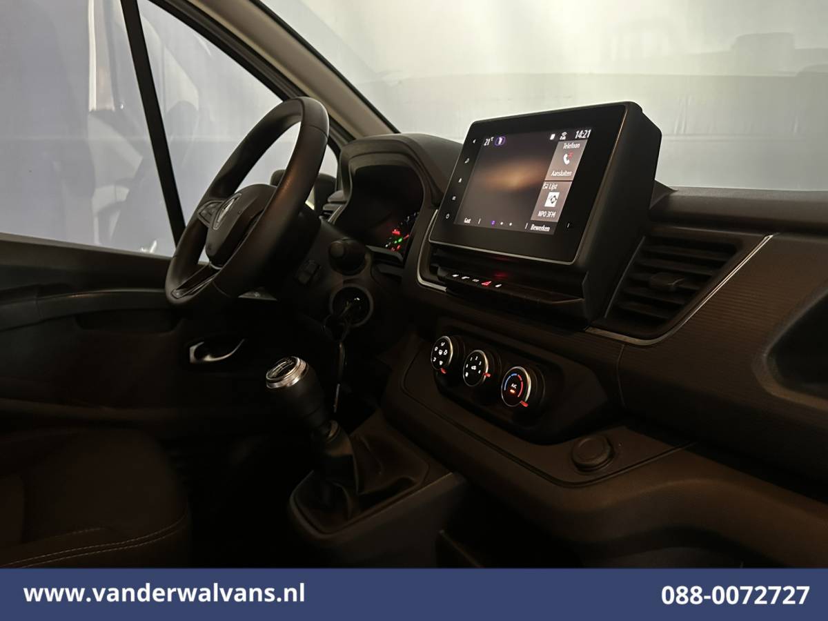 Renault Trafic Renault Trafic 2.0 dCi 131pk L2H1 Euro6 Airco | Navigatie | Camera | LED | Cruisecontrol Parkeersensoren, Bijrijdersbank