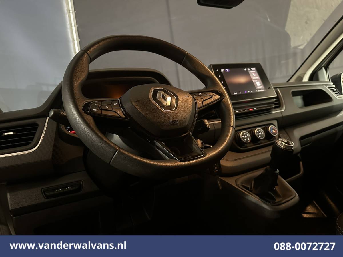 Renault Trafic Renault Trafic 2.0 dCi 131pk L2H1 Euro6 Airco | Navigatie | Camera | LED | Cruisecontrol Parkeersensoren, Bijrijdersbank