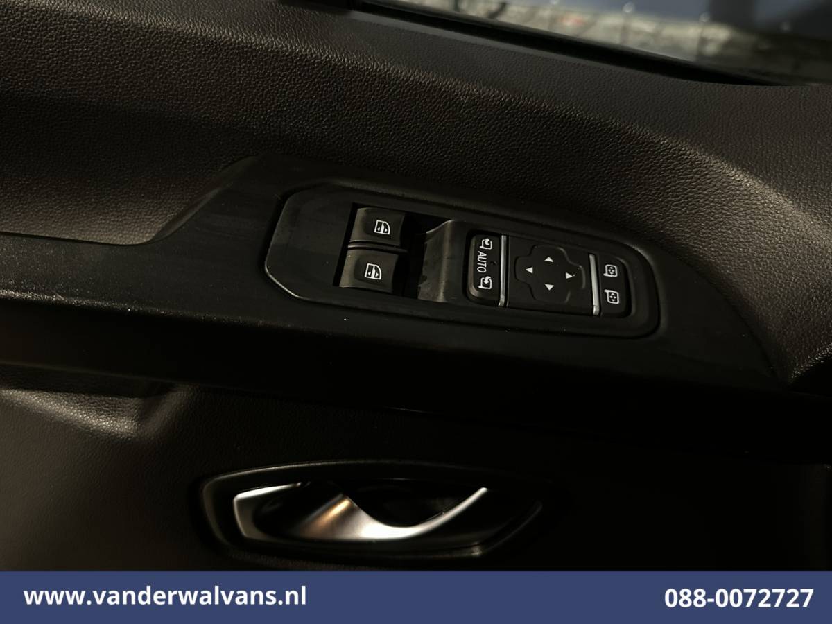 Renault Trafic Renault Trafic 2.0 dCi 131pk L2H1 Euro6 Airco | Navigatie | Camera | LED | Cruisecontrol Parkeersensoren, Bijrijdersbank