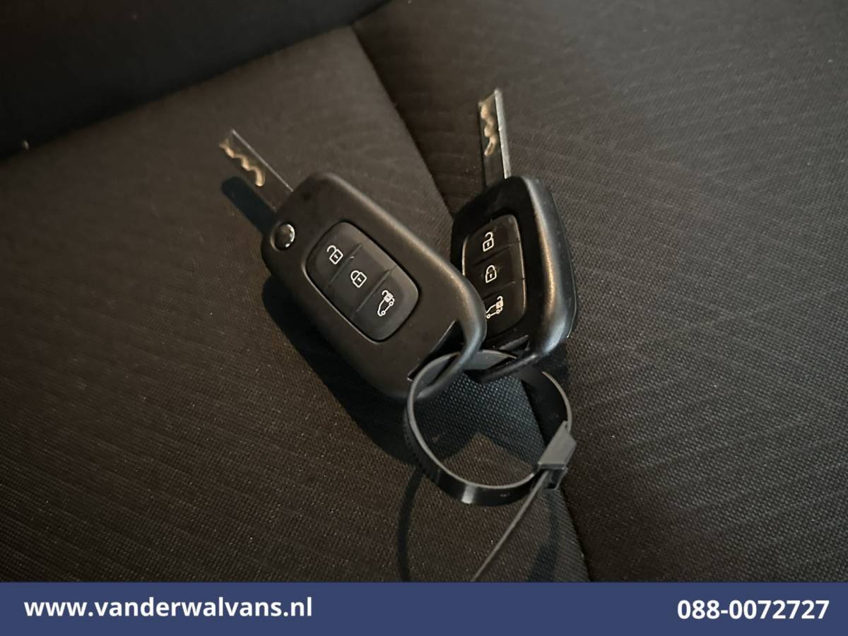 Renault Trafic Renault Trafic 2.0 dCi 131pk L2H1 Euro6 Airco | Navigatie | Camera | LED | Cruisecontrol Parkeersensoren, Bijrijdersbank
