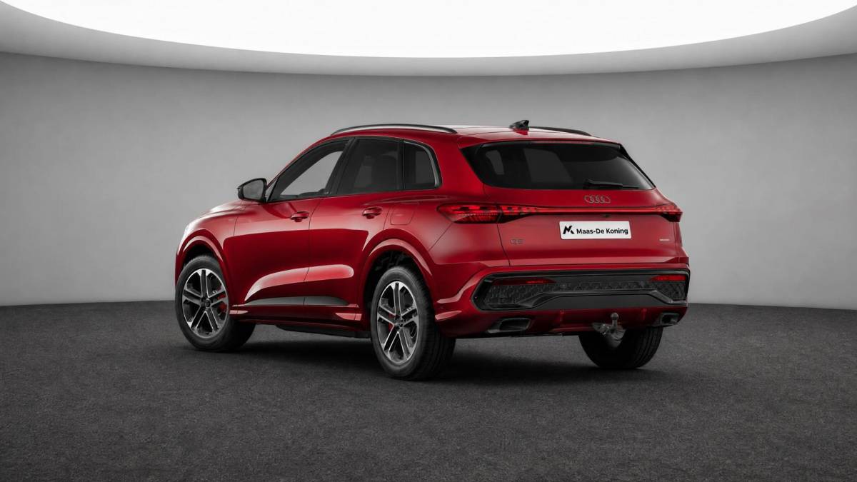 Audi Q5 Audi Q5 2.0 TFSI e-hybrid quattro S edition Competition · Techniekpakket plus · Trekhaak, elektr. wegklapbaar · Panorama-glasdak
