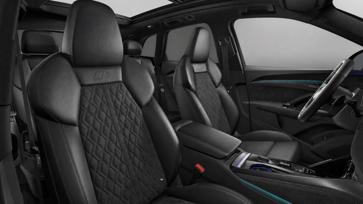 Audi Q5 Audi Q5 2.0 TFSI e-hybrid quattro S edition Competition · Techniekpakket plus · Trekhaak, elektr. wegklapbaar · Panorama-glasdak