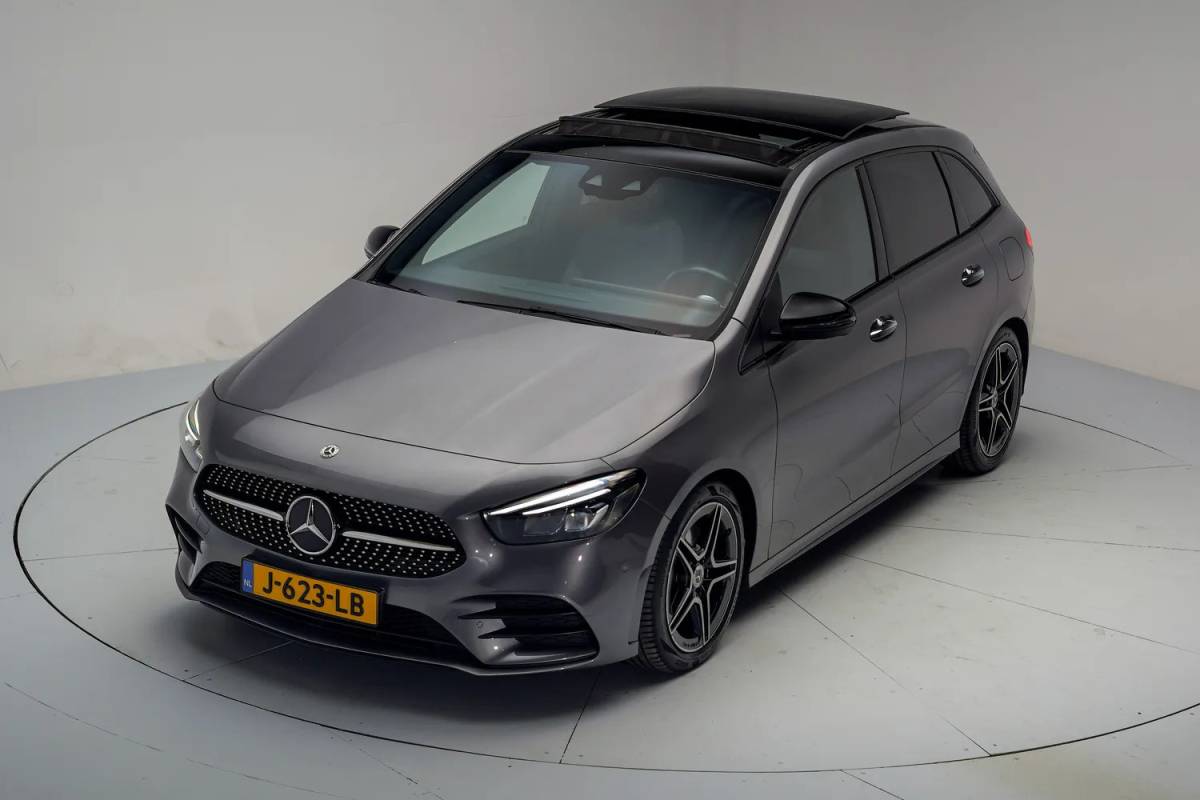 Mercedes-Benz B-Klasse Mercedes-Benz B-Klasse 220 AMG Line Night Aut. [ Panorama LED Navi Camera Sfeer Carplay ]