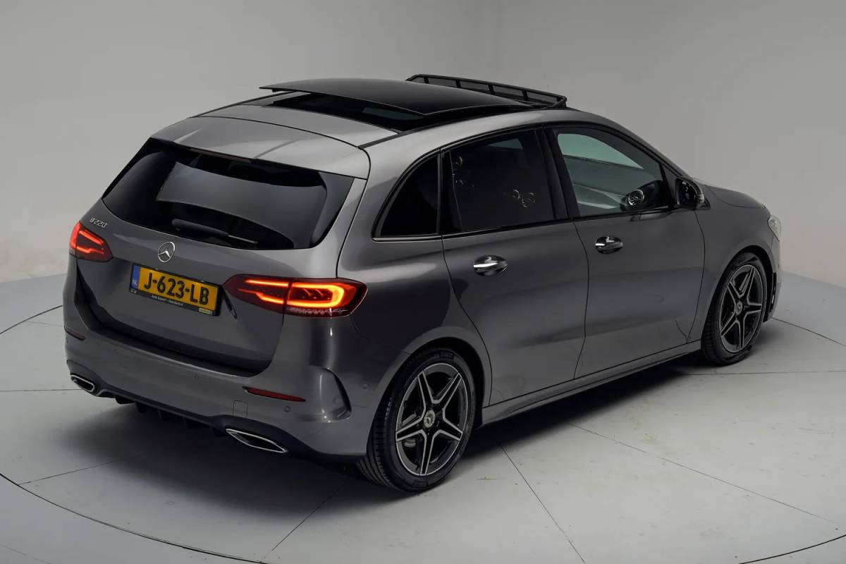 Mercedes-Benz B-Klasse Mercedes-Benz B-Klasse 220 AMG Line Night Aut. [ Panorama LED Navi Camera Sfeer Carplay ]