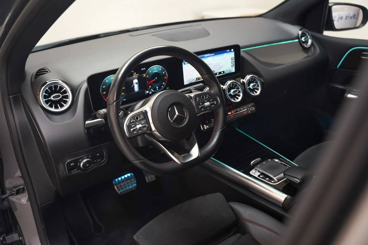 Mercedes-Benz B-Klasse Mercedes-Benz B-Klasse 220 AMG Line Night Aut. [ Panorama LED Navi Camera Sfeer Carplay ]