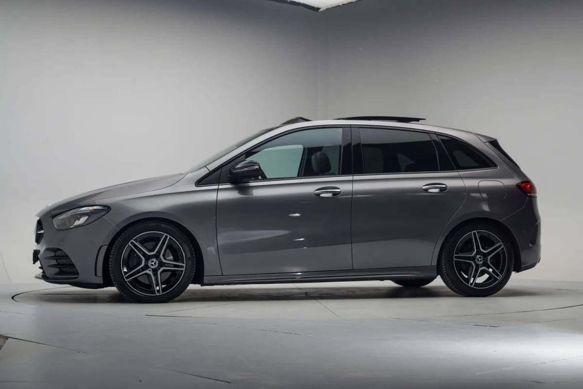 Mercedes-Benz B-Klasse Mercedes-Benz B-Klasse 220 AMG Line Night Aut. [ Panorama LED Navi Camera Sfeer Carplay ]