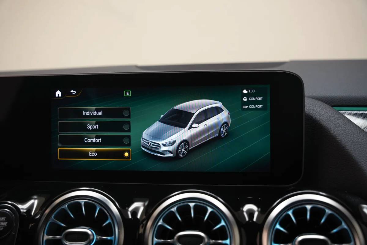 Mercedes-Benz B-Klasse Mercedes-Benz B-Klasse 220 AMG Line Night Aut. [ Panorama LED Navi Camera Sfeer Carplay ]