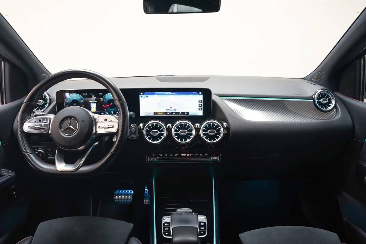Mercedes-Benz B-Klasse Mercedes-Benz B-Klasse 220 AMG Line Night Aut. [ Panorama LED Navi Camera Sfeer Carplay ]