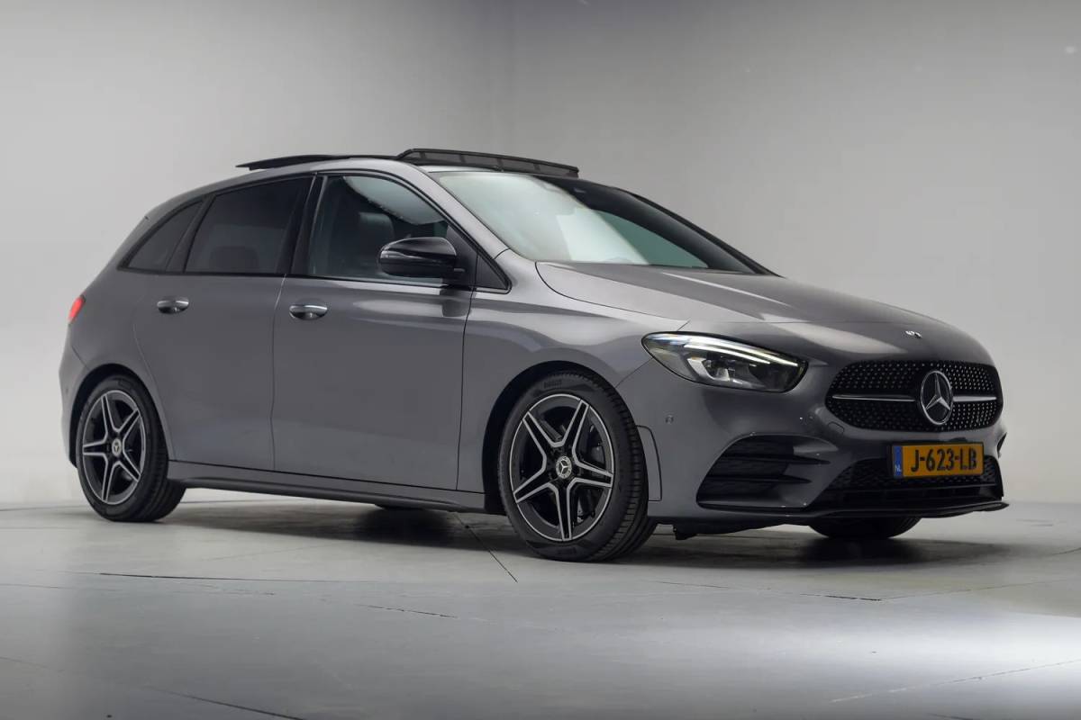 Mercedes-Benz B-Klasse Mercedes-Benz B-Klasse 220 AMG Line Night Aut. [ Panorama LED Navi Camera Sfeer Carplay ]