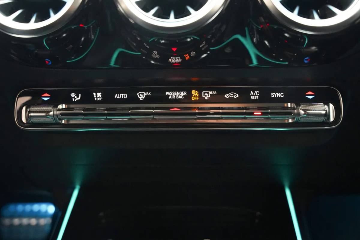 Mercedes-Benz B-Klasse Mercedes-Benz B-Klasse 220 AMG Line Night Aut. [ Panorama LED Navi Camera Sfeer Carplay ]