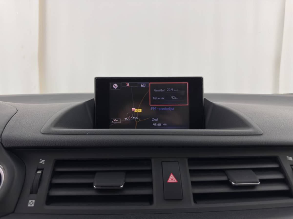 Lexus CT Lexus CT 200h Business Line Aut. *NAVI-FULLMAP | CAMERA | COMFORT-SEATS | PRIVACY-GLASS | ECC | PDC | CRUISE | 17”ALU*
