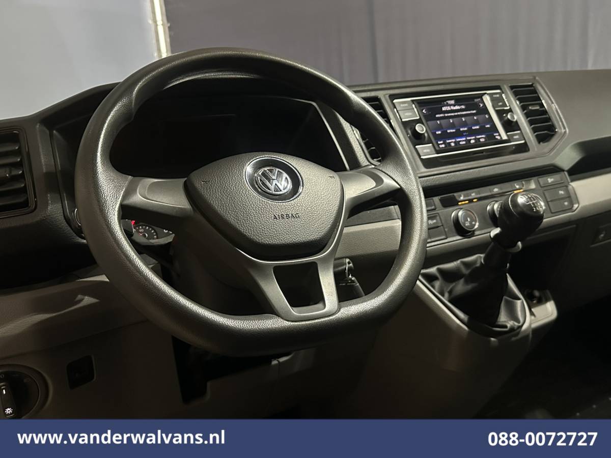 Volkswagen Crafter Volkswagen Crafter 2.0 TDI 141pk L3H2 L2H1 Euro6 Airco | Camera | Apple Carplay | Android Auto Parkeersensoren, Bijrijdersbank