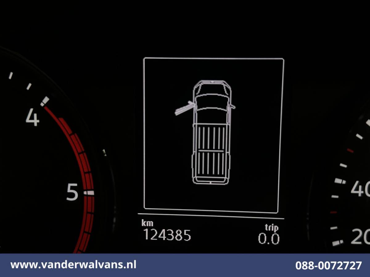 Volkswagen Crafter Volkswagen Crafter 2.0 TDI 141pk L3H2 L2H1 Euro6 Airco | Camera | Apple Carplay | Android Auto Parkeersensoren, Bijrijdersbank