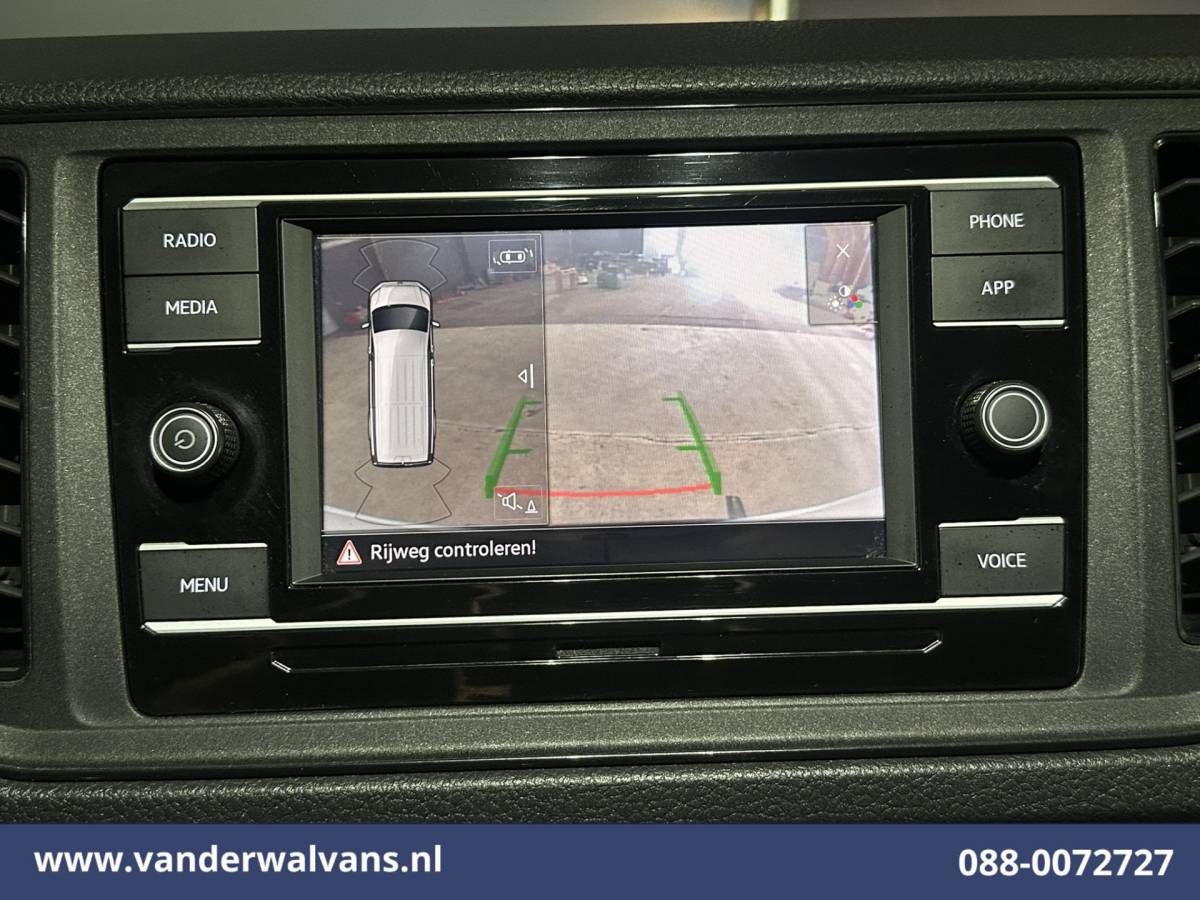 Volkswagen Crafter Volkswagen Crafter 2.0 TDI 141pk L3H2 L2H1 Euro6 Airco | Camera | Apple Carplay | Android Auto Parkeersensoren, Bijrijdersbank