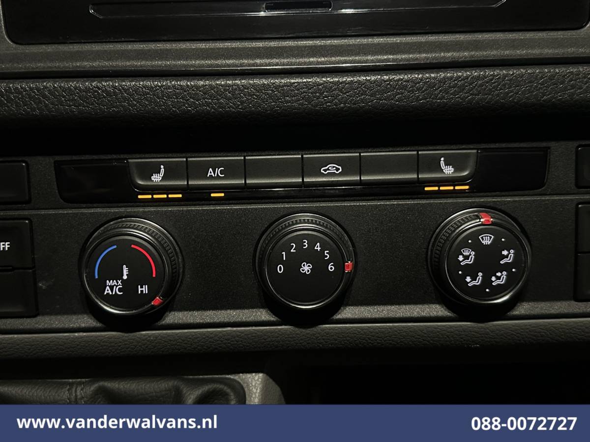 Volkswagen Crafter Volkswagen Crafter 2.0 TDI 141pk L3H2 L2H1 Euro6 Airco | Camera | Apple Carplay | Android Auto Parkeersensoren, Bijrijdersbank