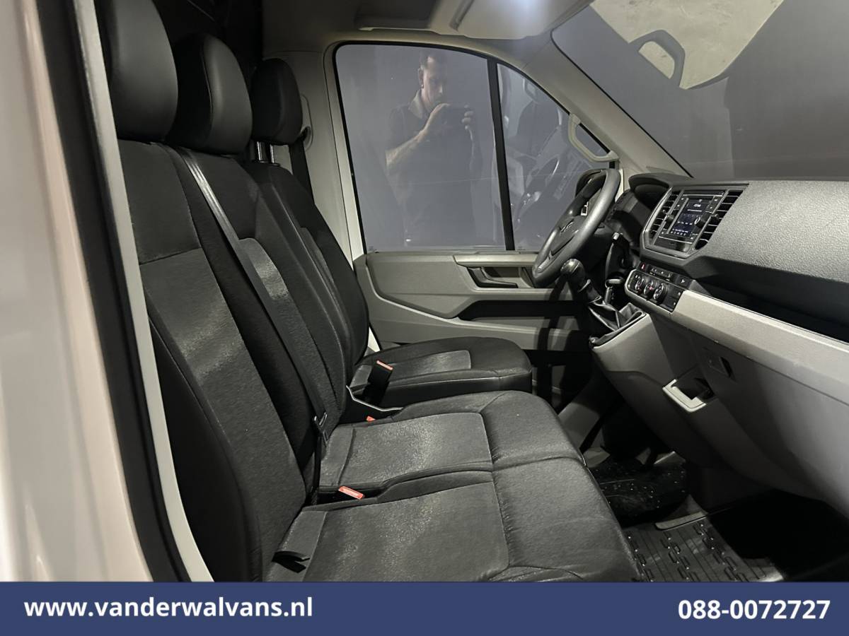 Volkswagen Crafter Volkswagen Crafter 2.0 TDI 141pk L3H2 L2H1 Euro6 Airco | Camera | Apple Carplay | Android Auto Parkeersensoren, Bijrijdersbank