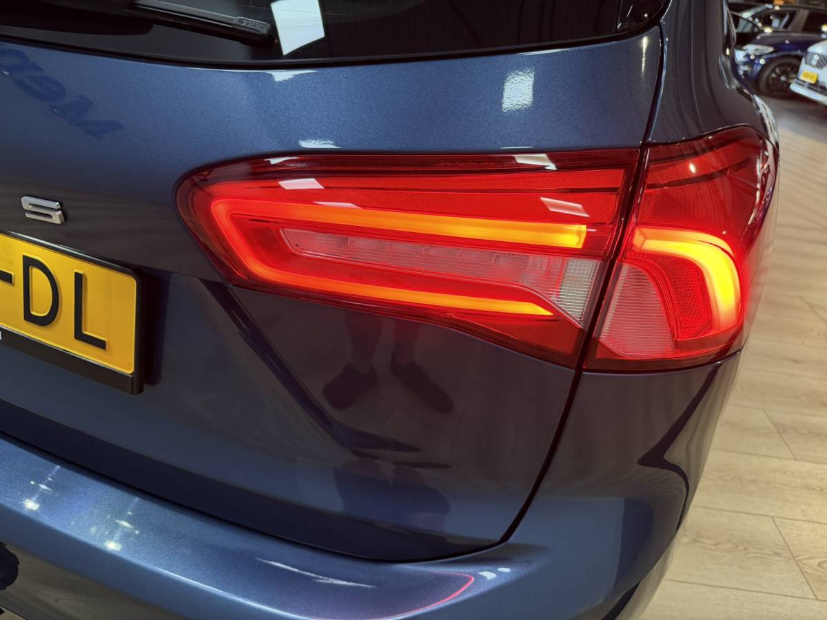 Ford Focus Ford Focus Wagon 1.0 EcoBoost Titanium Business Airco ECC | StuurStoel Verwarming | Camera | Keyless | Adaptive Cruise | Isofix | NAP