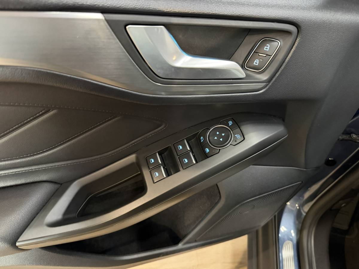Ford Focus Ford Focus Wagon 1.0 EcoBoost Titanium Business Airco ECC | StuurStoel Verwarming | Camera | Keyless | Adaptive Cruise | Isofix | NAP