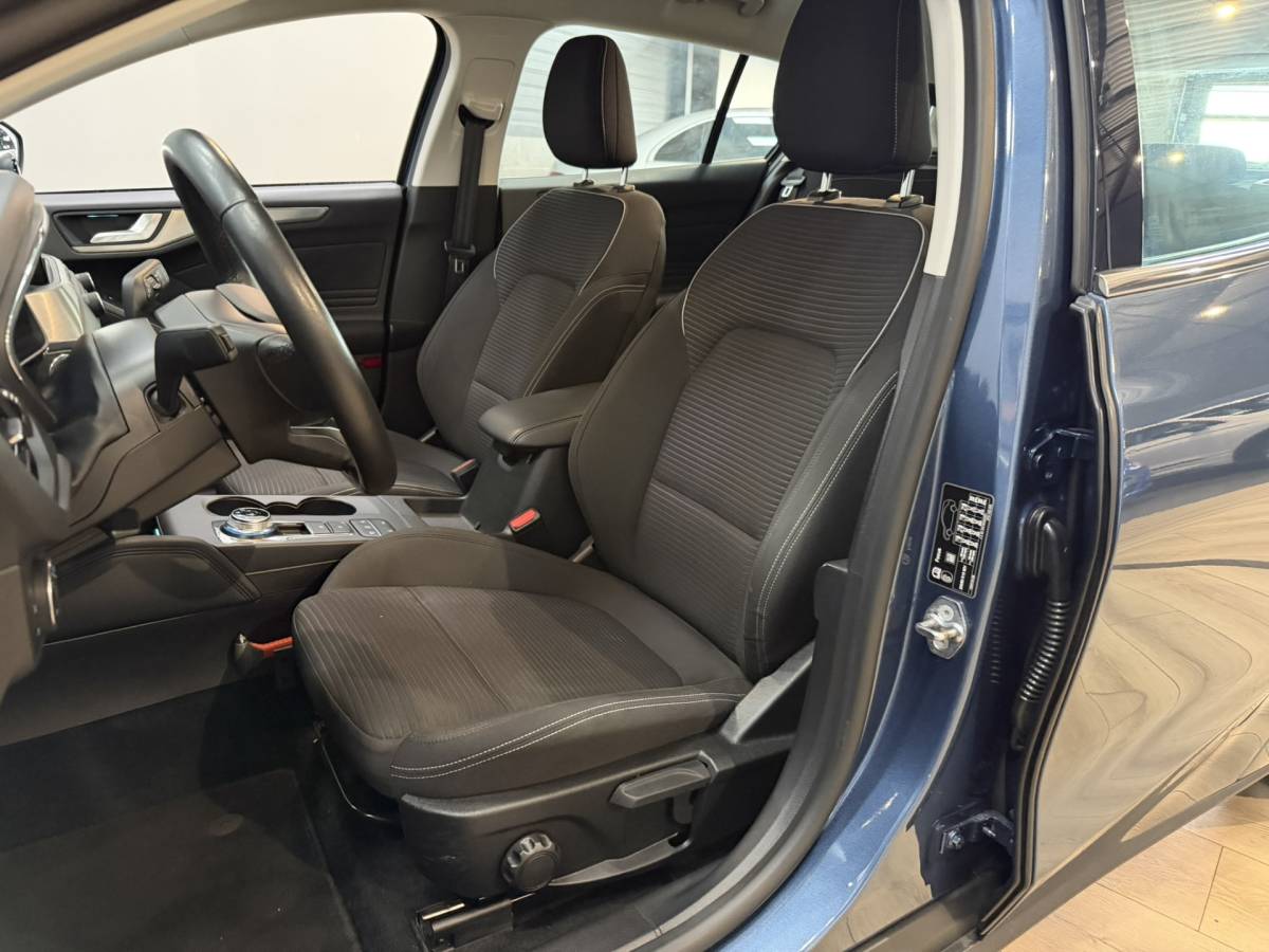 Ford Focus Ford Focus Wagon 1.0 EcoBoost Titanium Business Airco ECC | StuurStoel Verwarming | Camera | Keyless | Adaptive Cruise | Isofix | NAP
