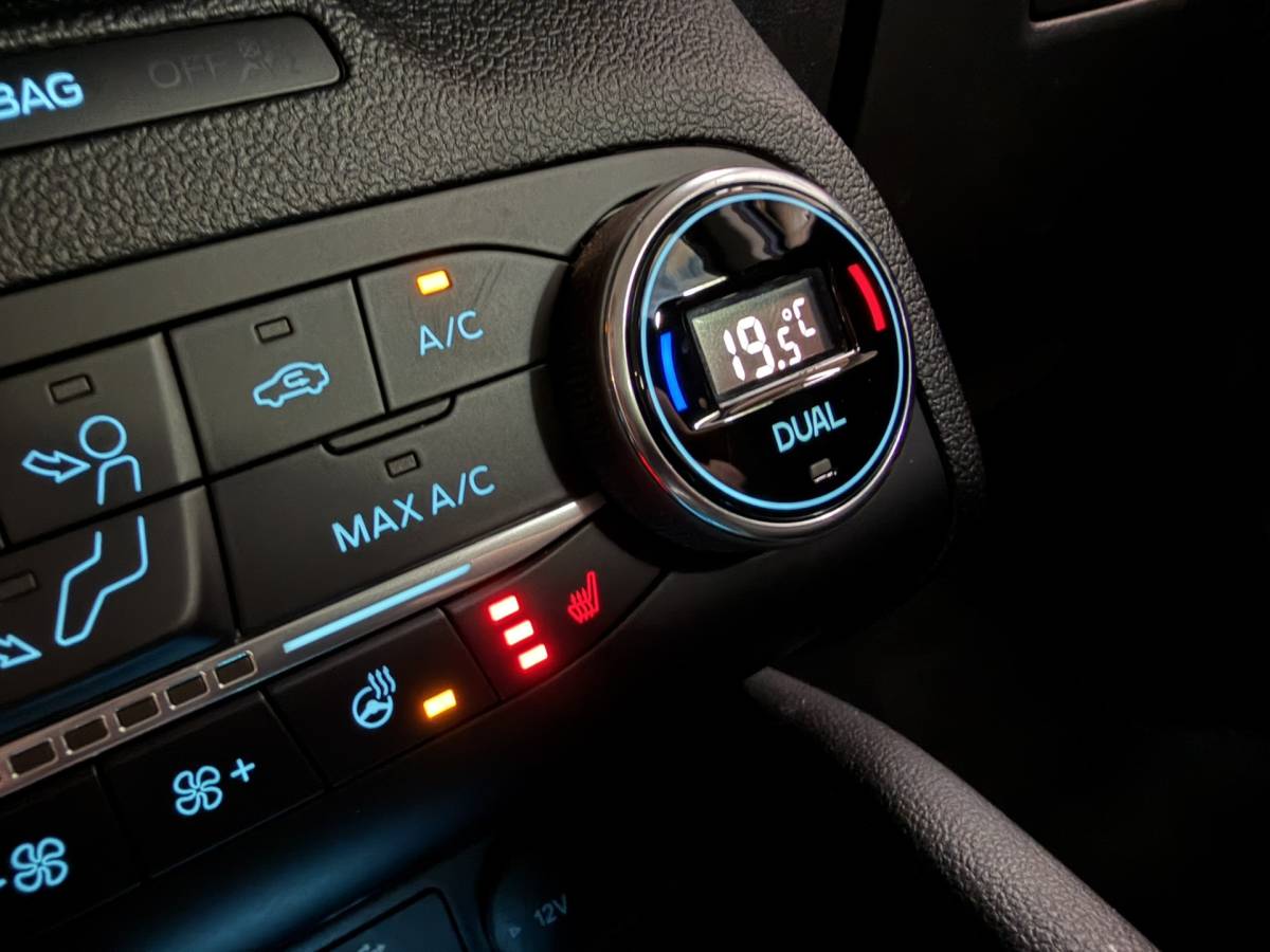 Ford Focus Ford Focus Wagon 1.0 EcoBoost Titanium Business Airco ECC | StuurStoel Verwarming | Camera | Keyless | Adaptive Cruise | Isofix | NAP