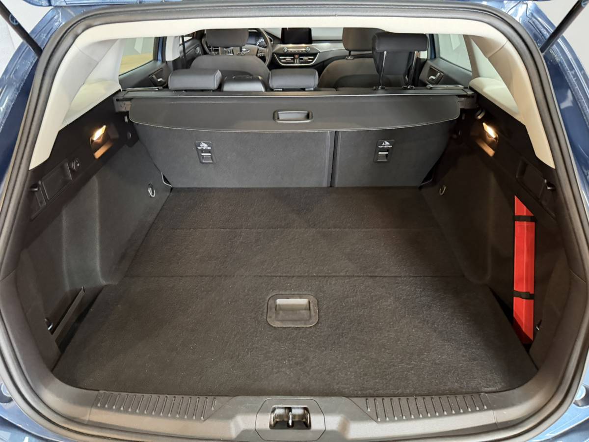Ford Focus Ford Focus Wagon 1.0 EcoBoost Titanium Business Airco ECC | StuurStoel Verwarming | Camera | Keyless | Adaptive Cruise | Isofix | NAP