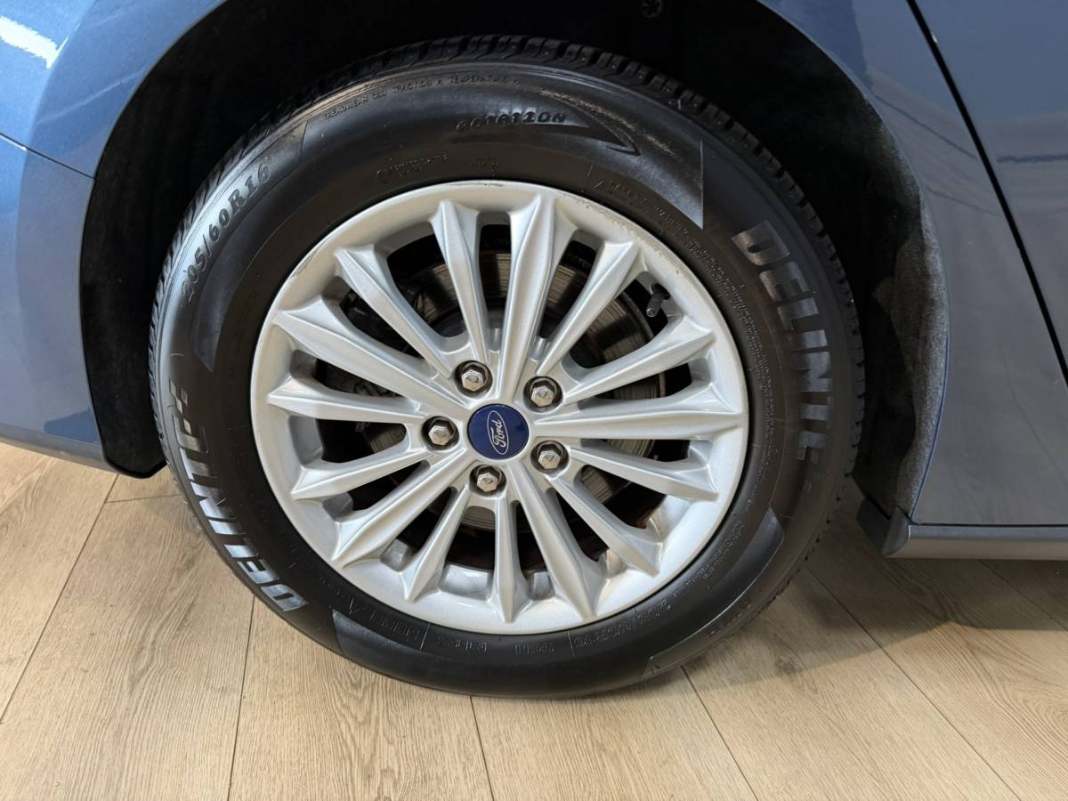 Ford Focus Ford Focus Wagon 1.0 EcoBoost Titanium Business Airco ECC | StuurStoel Verwarming | Camera | Keyless | Adaptive Cruise | Isofix | NAP